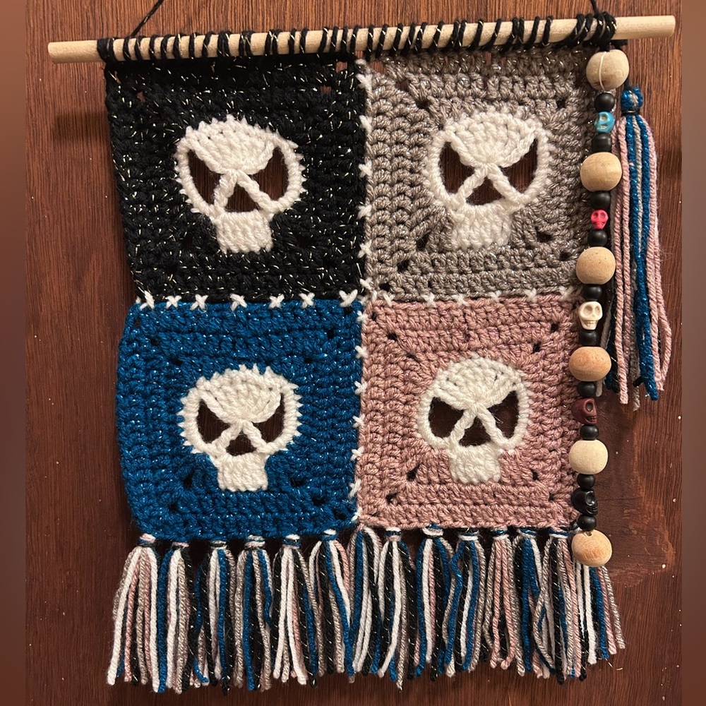 Crochet Pop-Art Skull Wall Tapestry